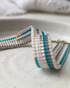 Bracelet en perles de verre japonaises tissé à la main sur métier à tisser au Québec, bijou artisanal Lou Inspirations