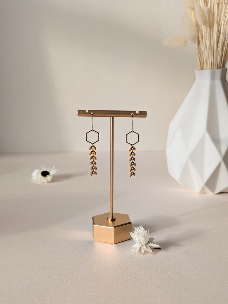 Boucle d'oreille chevron - Style géométrique - Hexagone Doré et Camel - Lou Inspirations