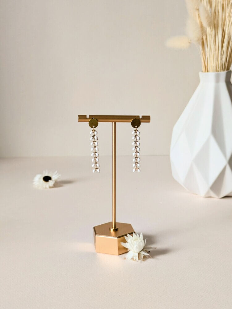 Boucle d'oreille chevron - Style géométrique - Rond Doré et Blanc - Lou Inspirations