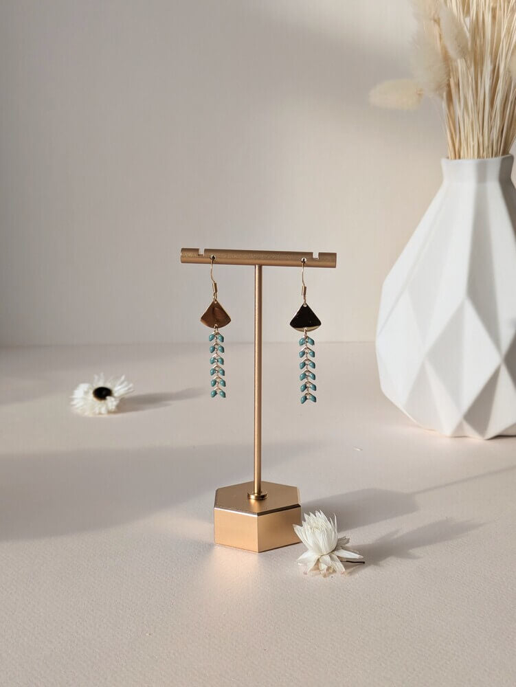 Boucle d'oreille chevron - Style géométrique - Triangle Doré et Vert - Lou Inspirations