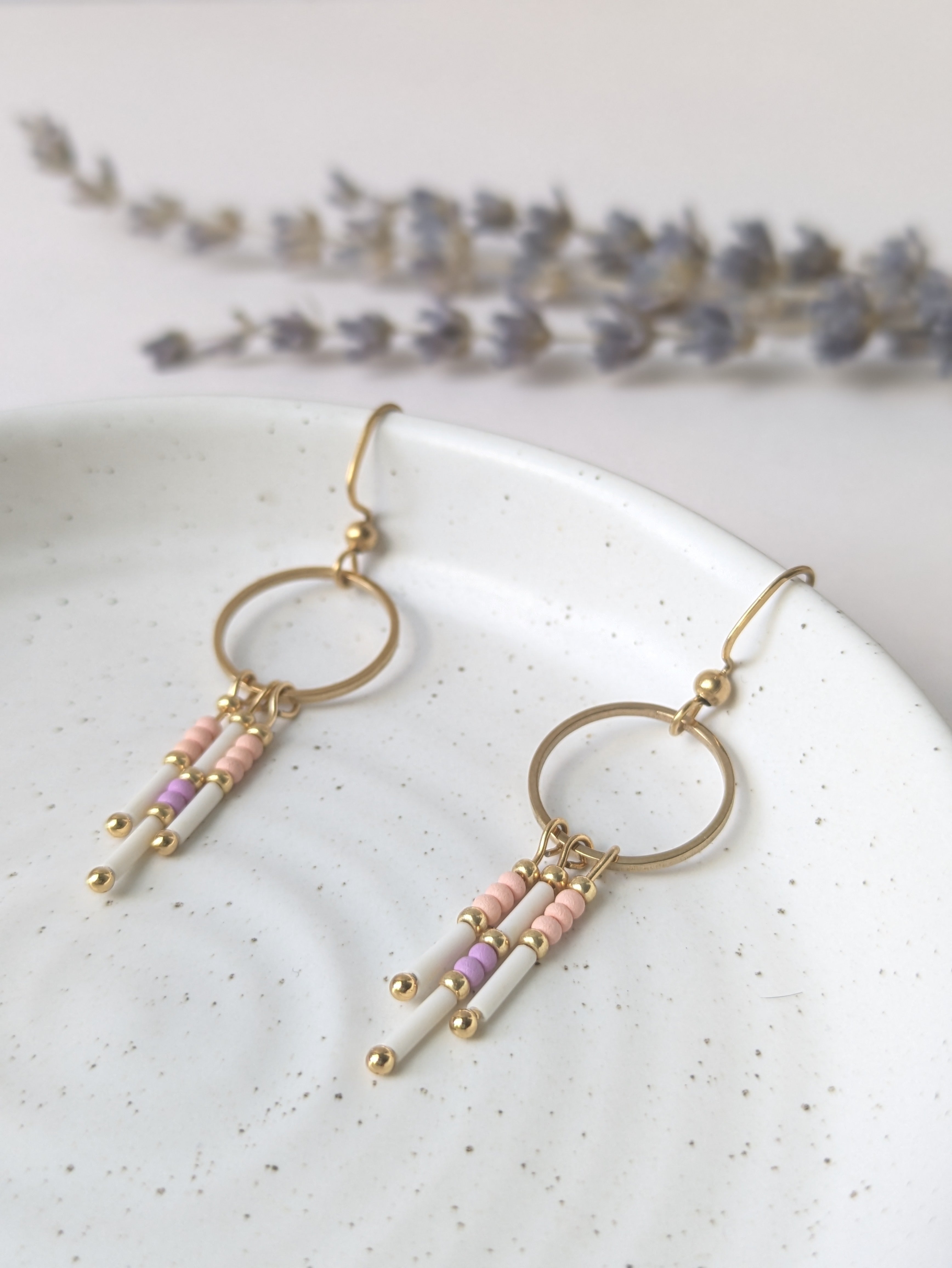 Dangle earrings | Stainless steel | Trio of pearls