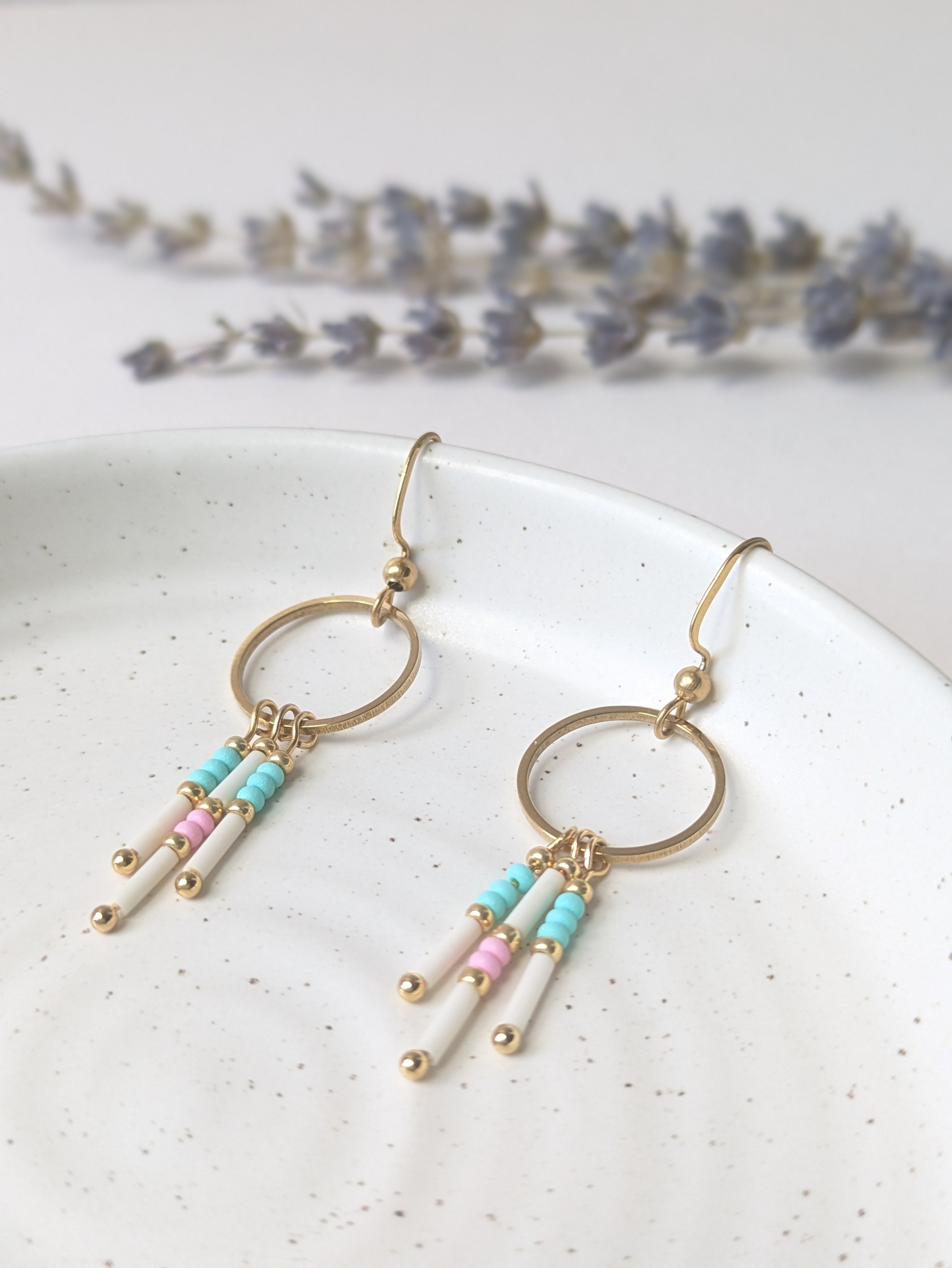 Dangle earrings | Stainless steel | Trio of pearls