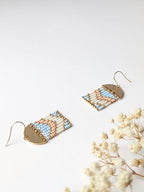 Boucles d'oreilles pendantes | Demi-lune | Pastel