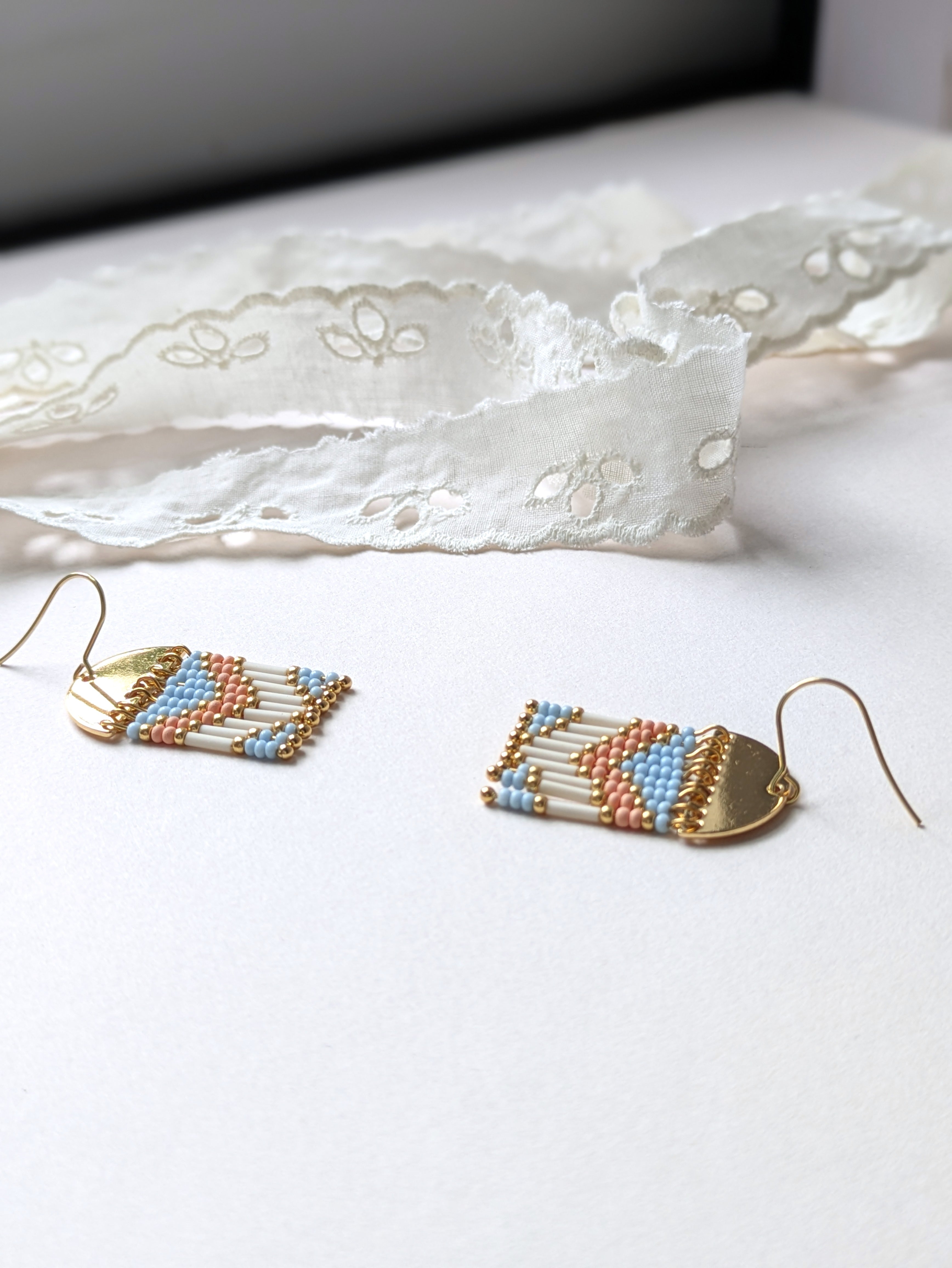 Boucles d'oreilles pendantes | Demi-lune | Pastel