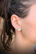 Boucles d'oreilles Prisme été arc en ciel portée - Perles Miyuki - Bijoux Montréal - Lou Inspirations