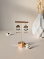 Boucles d'oreilles pendantes Ethnique demi-cercle - verte - Perles Miyuki - Bijoux Montréal - Lou_Inspirations