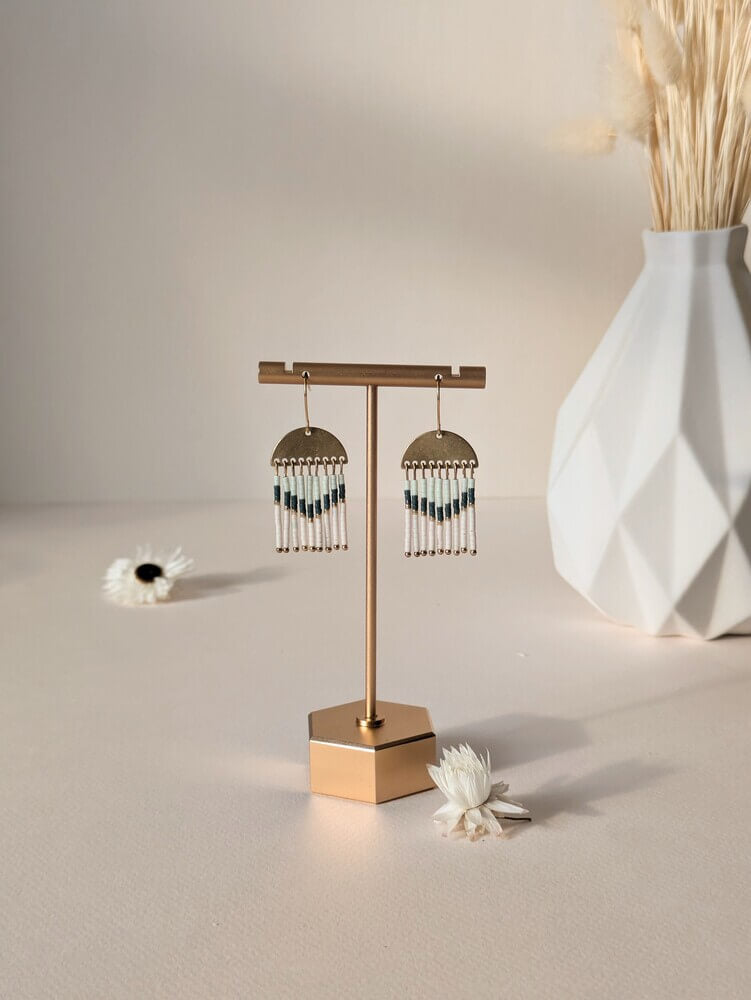 Boucles d'oreilles pendantes Ethnique demi-cercle - verte - Perles Miyuki - Bijoux Montréal - Lou_Inspirations