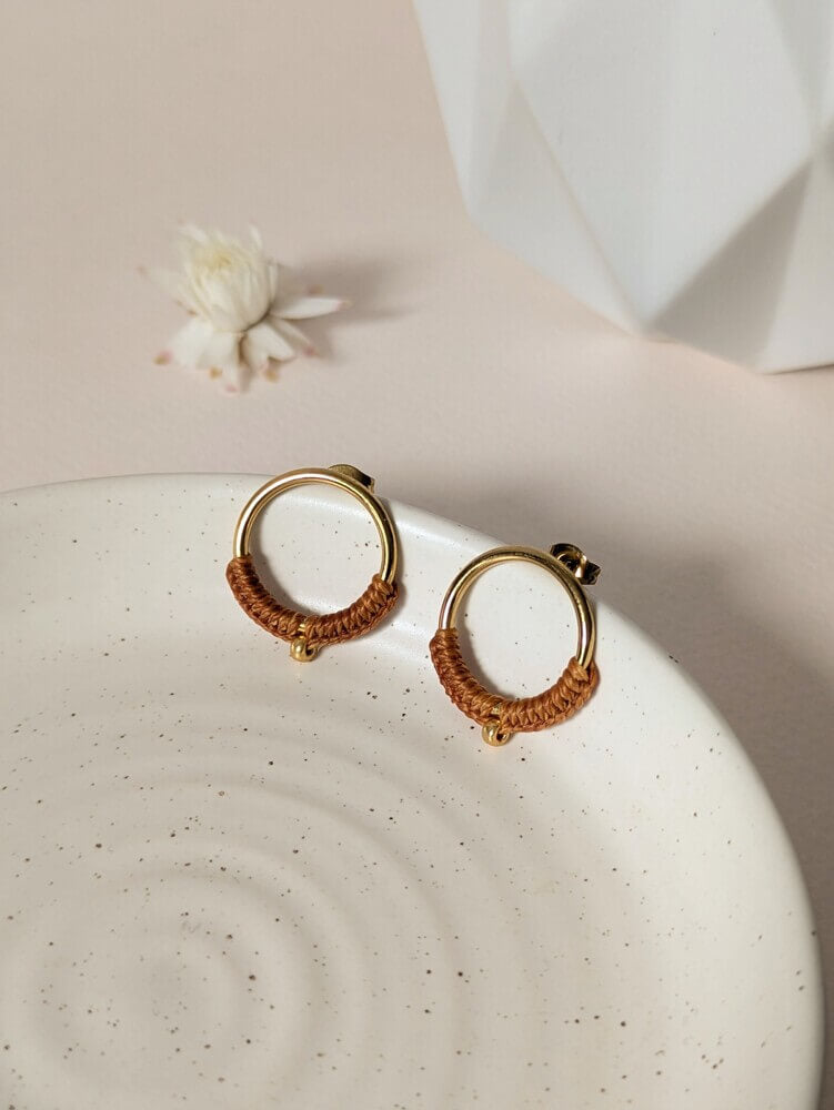 Boucles_d_oreilles_pour_femmes_-_anneaux_noues_-_camel_-_Esprit_macrame_-_Fait_main_au_quebec_-_Lou_Inspirations_2