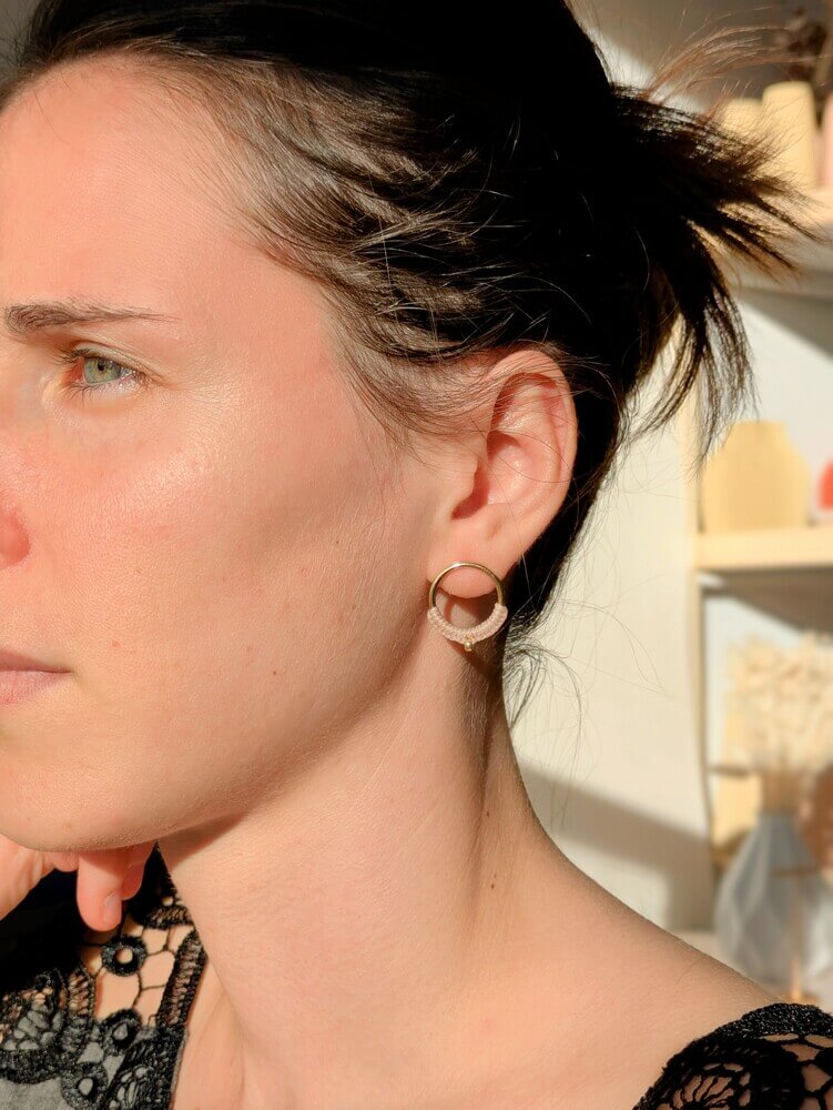 Boucles_d_oreilles_pour_femmes_-_anneaux_noues_-_rose_pastel_-_Portees_-_Esprit_macrame_-_Fait_main_au_quebec_-_Lou_Inspirations