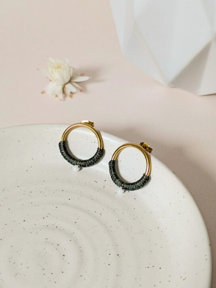Boucles_d_oreilles_pour_femmes_-_anneaux_noues_-_vert_sapin_-_Esprit_macrame_-_Fait_main_au_quebec_-_Lou_Inspirations_2