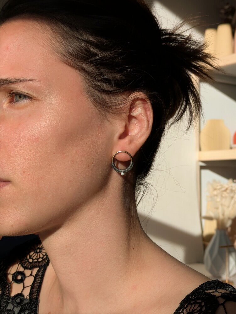 Boucles_d_oreilles_pour_femmes_-_anneaux_noues_-_vert_sapin_-_Portees_-_Esprit_macrame_-_Fait_main_au_quebec_-_Lou_Inspirations