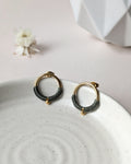 Boucles d’oreilles faits main vert sapin, design anneaux noués au style artisanal et bohème