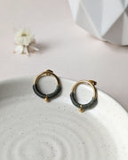 Boucles d’oreilles faits main vert sapin, design anneaux noués au style artisanal et bohème