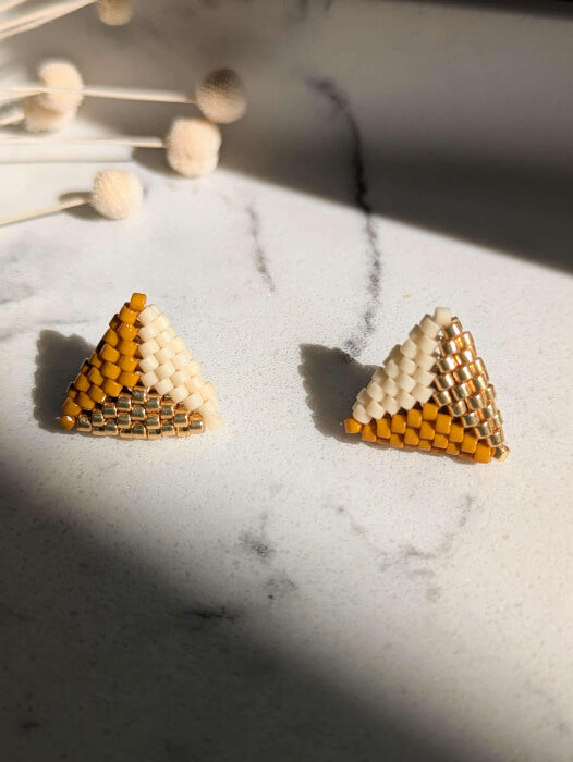 Boucles d'oreilles triangle camel 2 - Perles Miyuki - Bijoux Montréal - Lou Inspirations