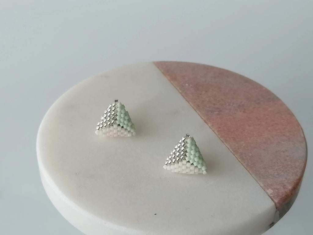 Boucles d'oreilles triangle mint 2 - Perles Miyuki - Bijoux Montréal - Lou Inspirations