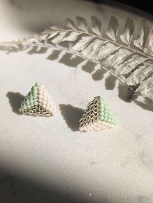 Boucles d'oreilles triangle mint 2 - Perles Miyuki - Bijoux Montréal - Lou Inspirations