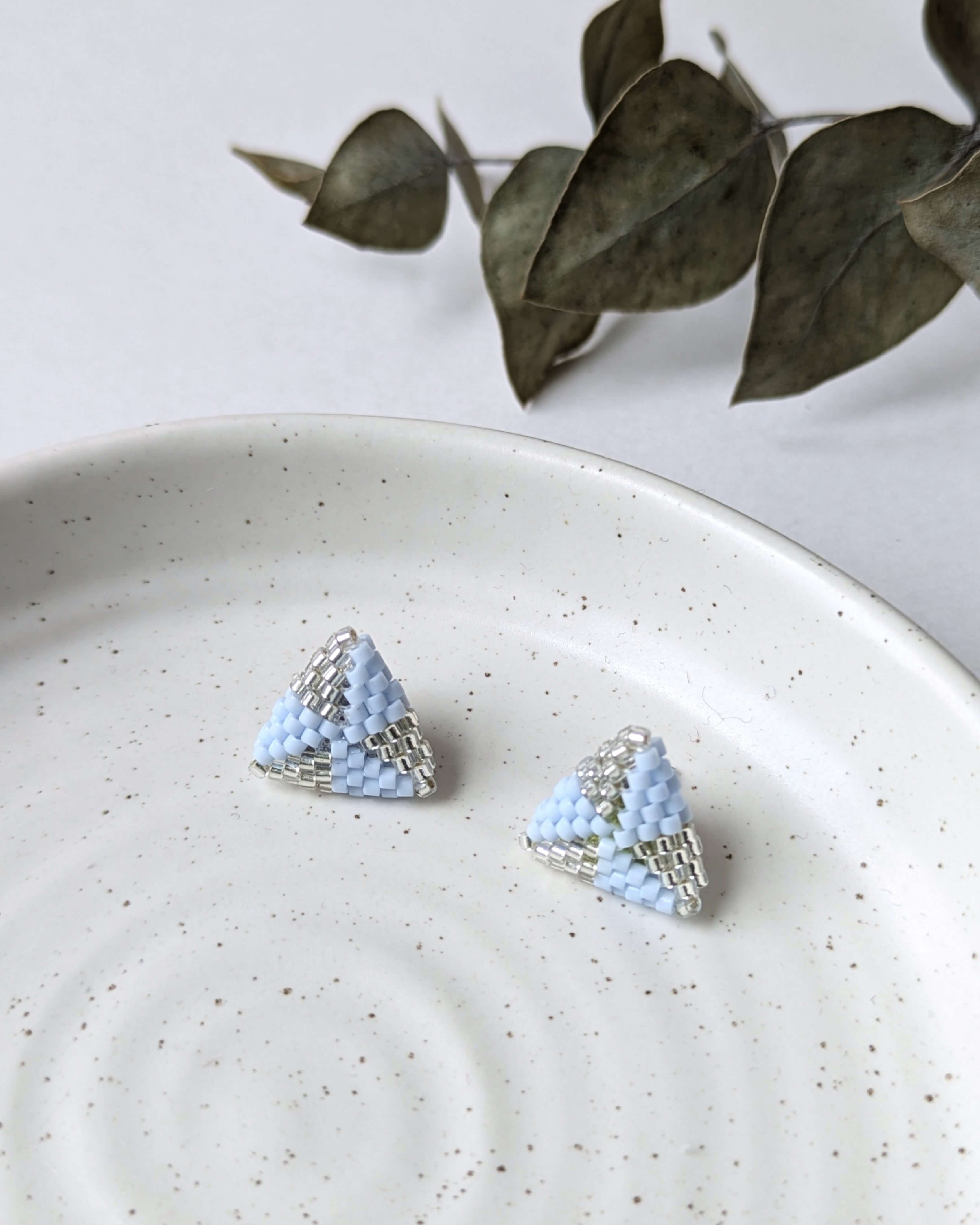 Boucles d'oreilles triangle | Motif berlingot | Tissées à la main en perles de verre
