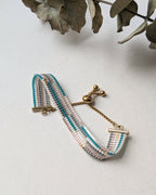 Bracelet fait main en perles japonaises délicates, tissé sur métier à tisser au Québec, accessoire élégant et durable