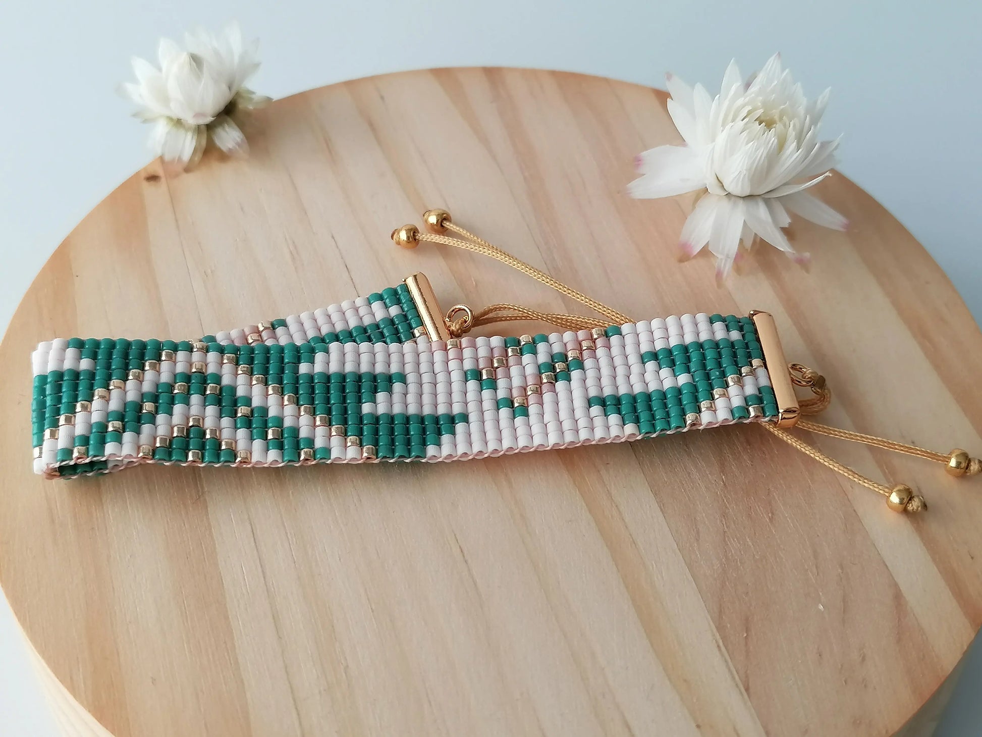 Bracelet Eucalyptus en perles Miyuki sur métier à tisser - Bijoux Montréal - Lou Inspirations