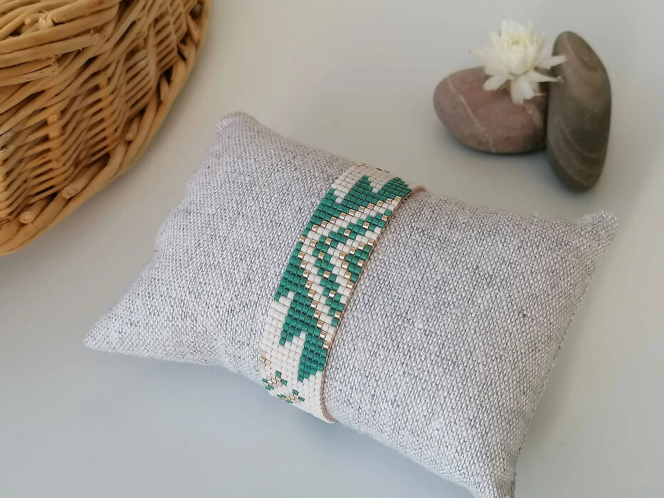 Bracelet Eucalyptus en perles Miyuki sur métier à tisser - Bijoux Montréal - Lou Inspirations