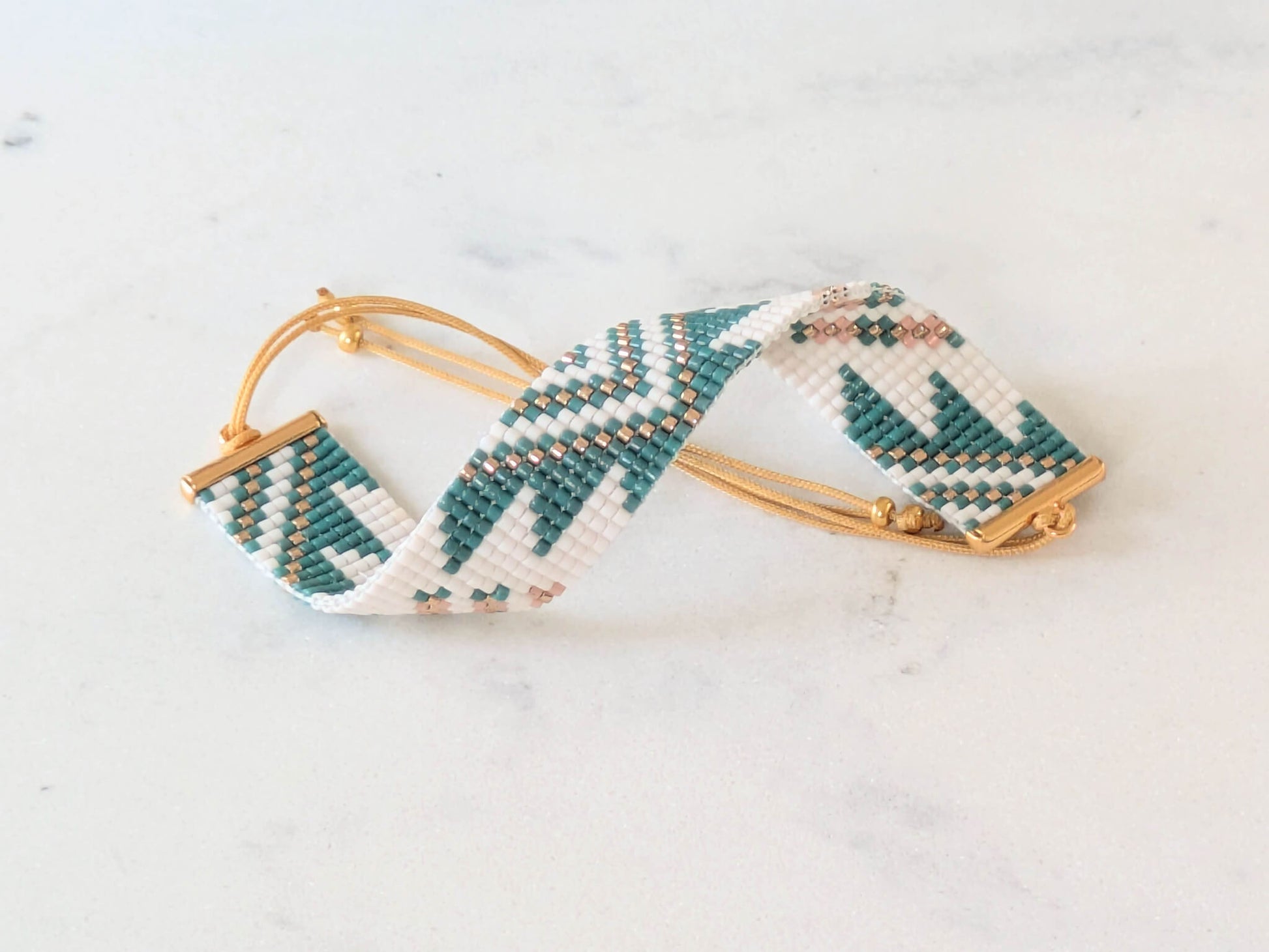 Bracelet Eucalyptus en perles Miyuki sur métier à tisser - Bijoux Montréal - Lou Inspirations