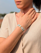 Bracelet Totem en perles Miyuki sur métier à tisser - porté - Bijoux Montréal - Lou Inspirations