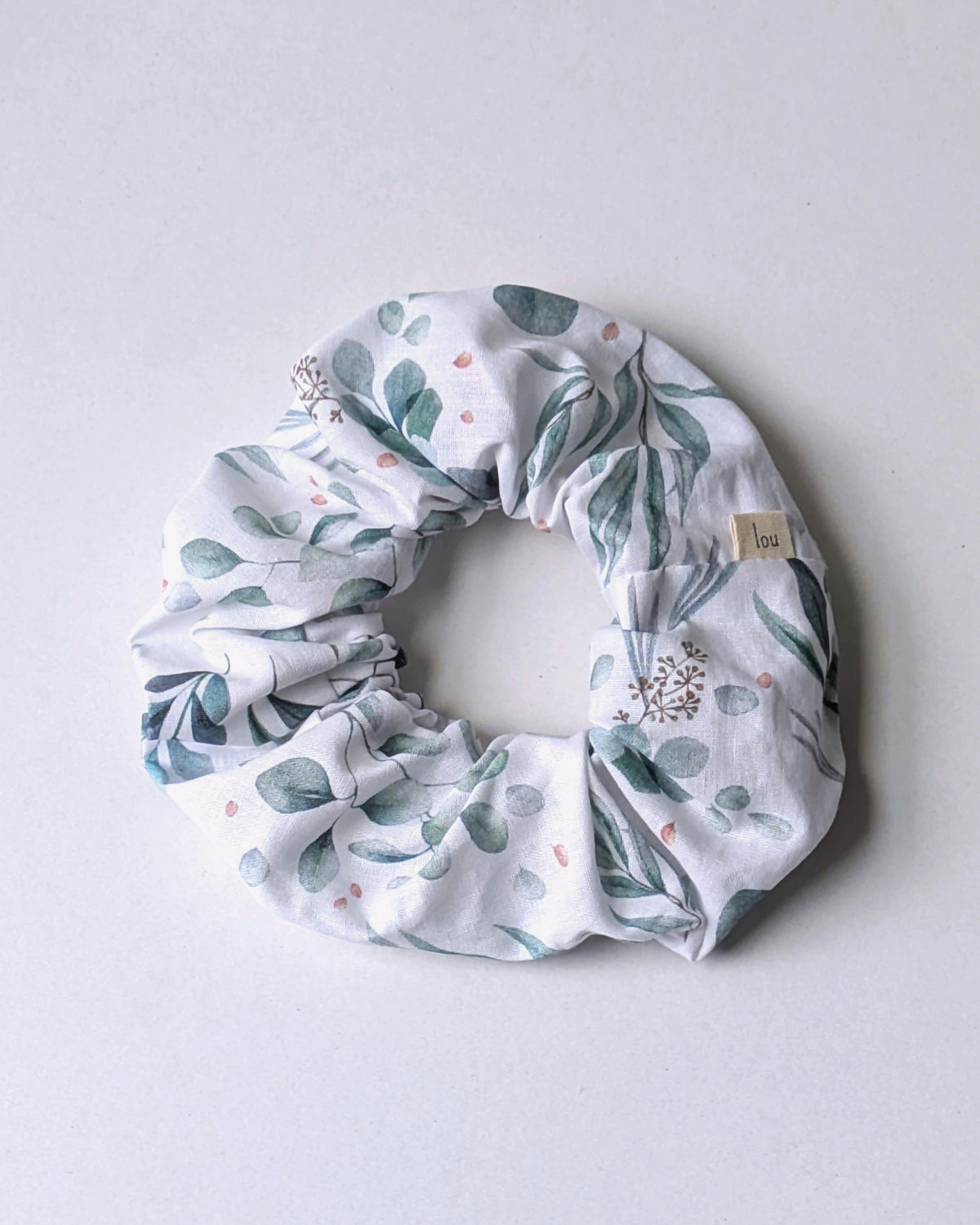 Chouchou fluffy en coton Oeko-Tex à motif eucalyptus, aux inspirations végétales
