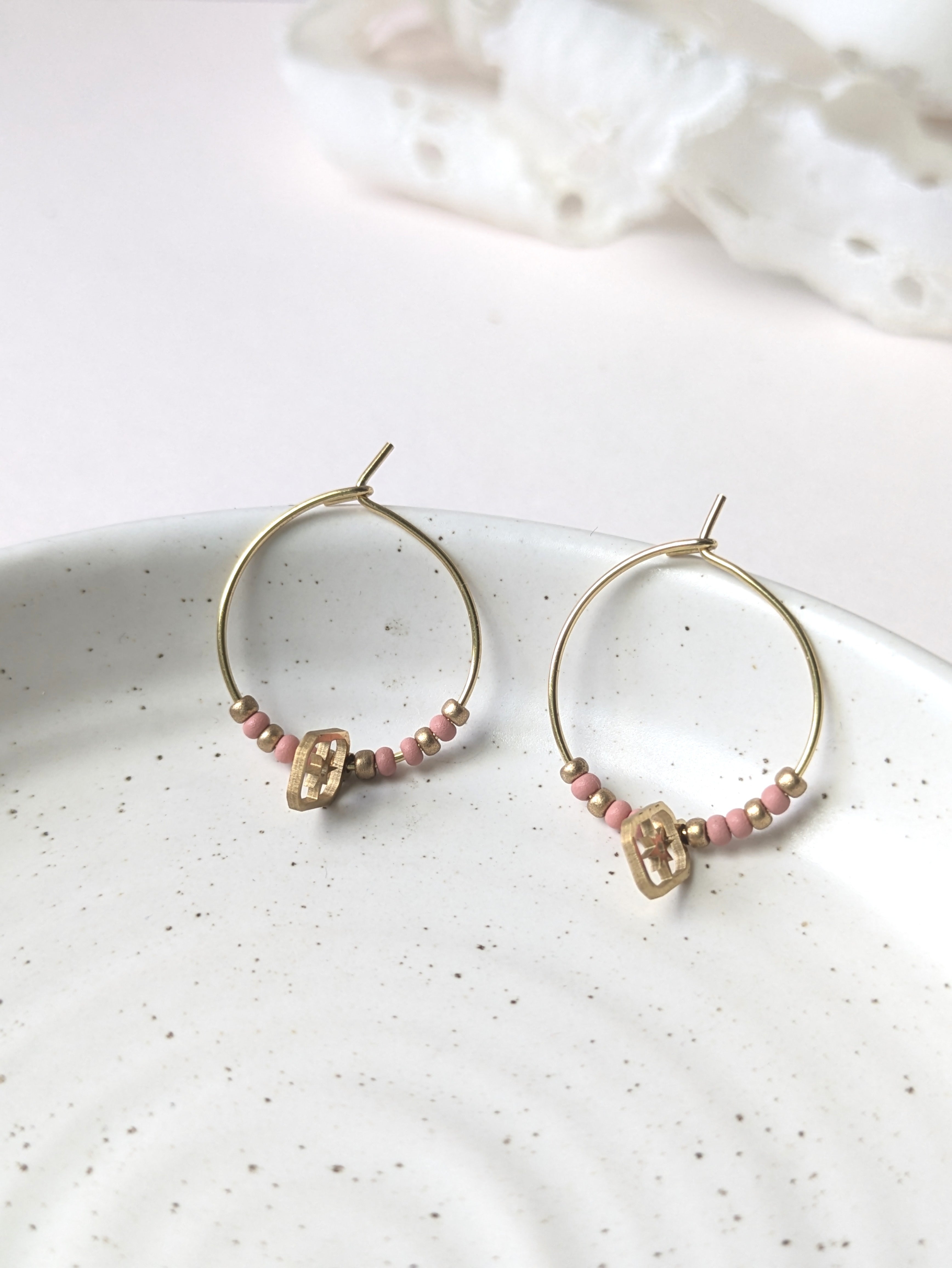Créoles breloque | Perles de verre & acier inoxydable | Rose