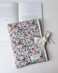 Pochette pour livre Hortense en coton fleuri matelassé fait main
