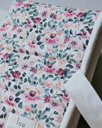 Détail du coton fleuri et du matelassage de la pochette Hortense