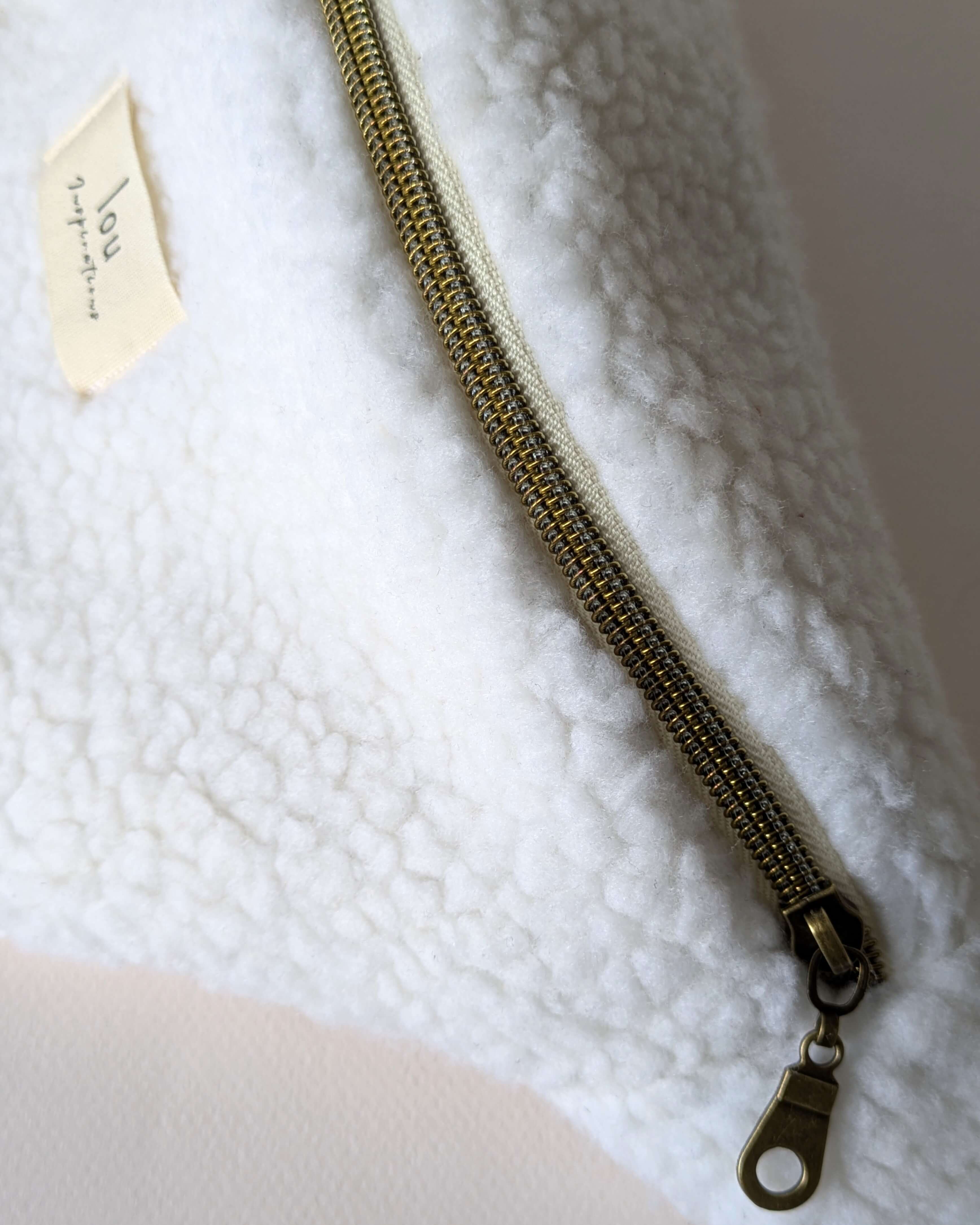 Sac banane sherpa blanc, design moelleux et finition artisanale