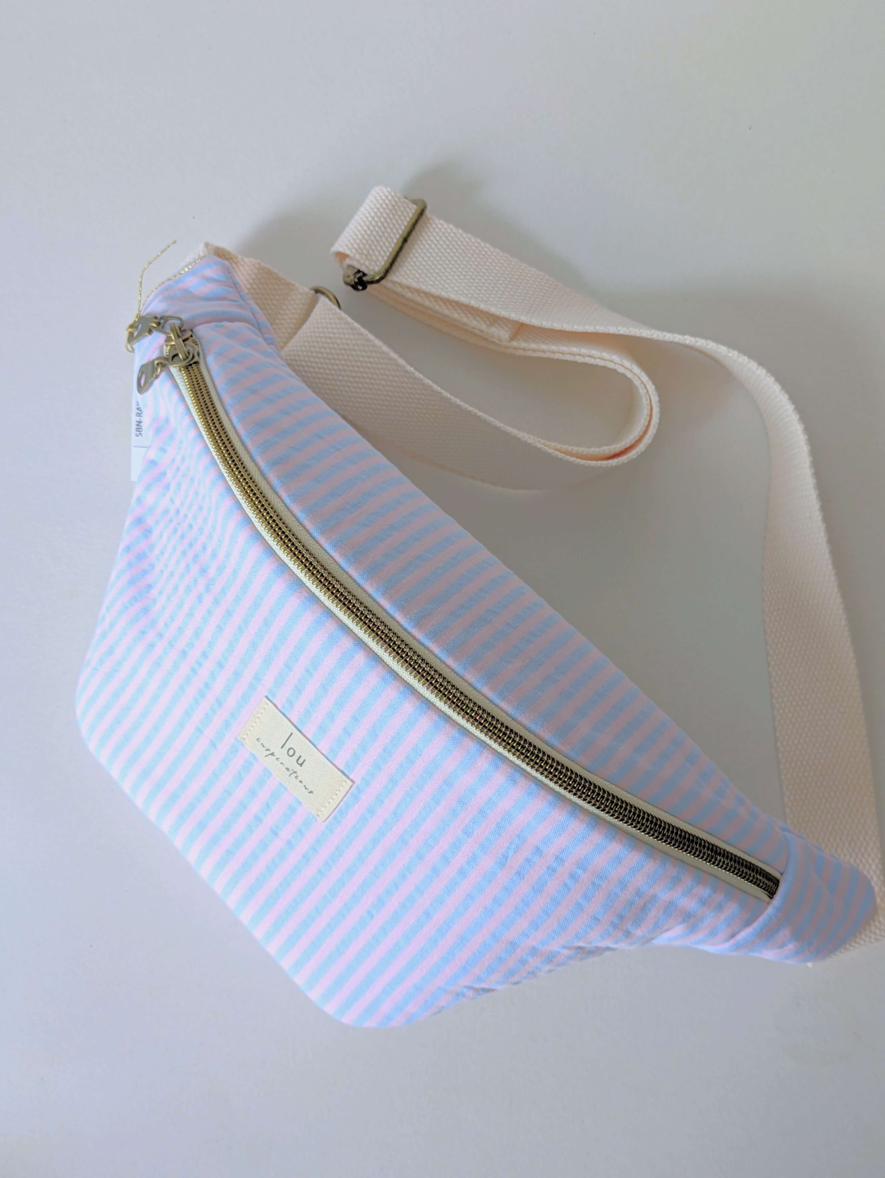 Sac banane artisanal rayures bleu et rose avec sangle ajustable