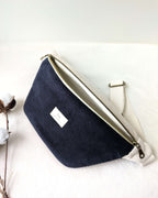Sac banane bleu bicolore, zoom sur le design et les détails de fabrication