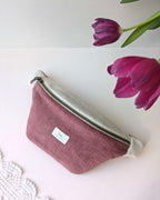 Sac banane bicolore rose, vue en détail sur la structure et le tissu