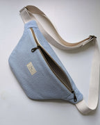 Sac banane bleu ciel avec sangle ajustable en coton biologique