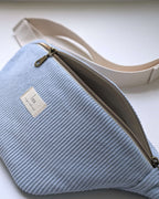 Accessoire artisanal écoresponsable en velours côtelé bio bleu ciel