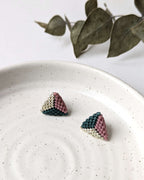 Boucles d’oreilles bohèmes triangles en perles de verre japonaises tissées à la main au Québec