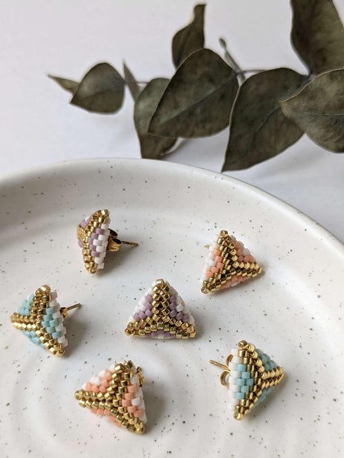 Boucles d’oreilles colorées en perles japonaises pêche aqua lilas, bijoux bohèmes faits main au Québec