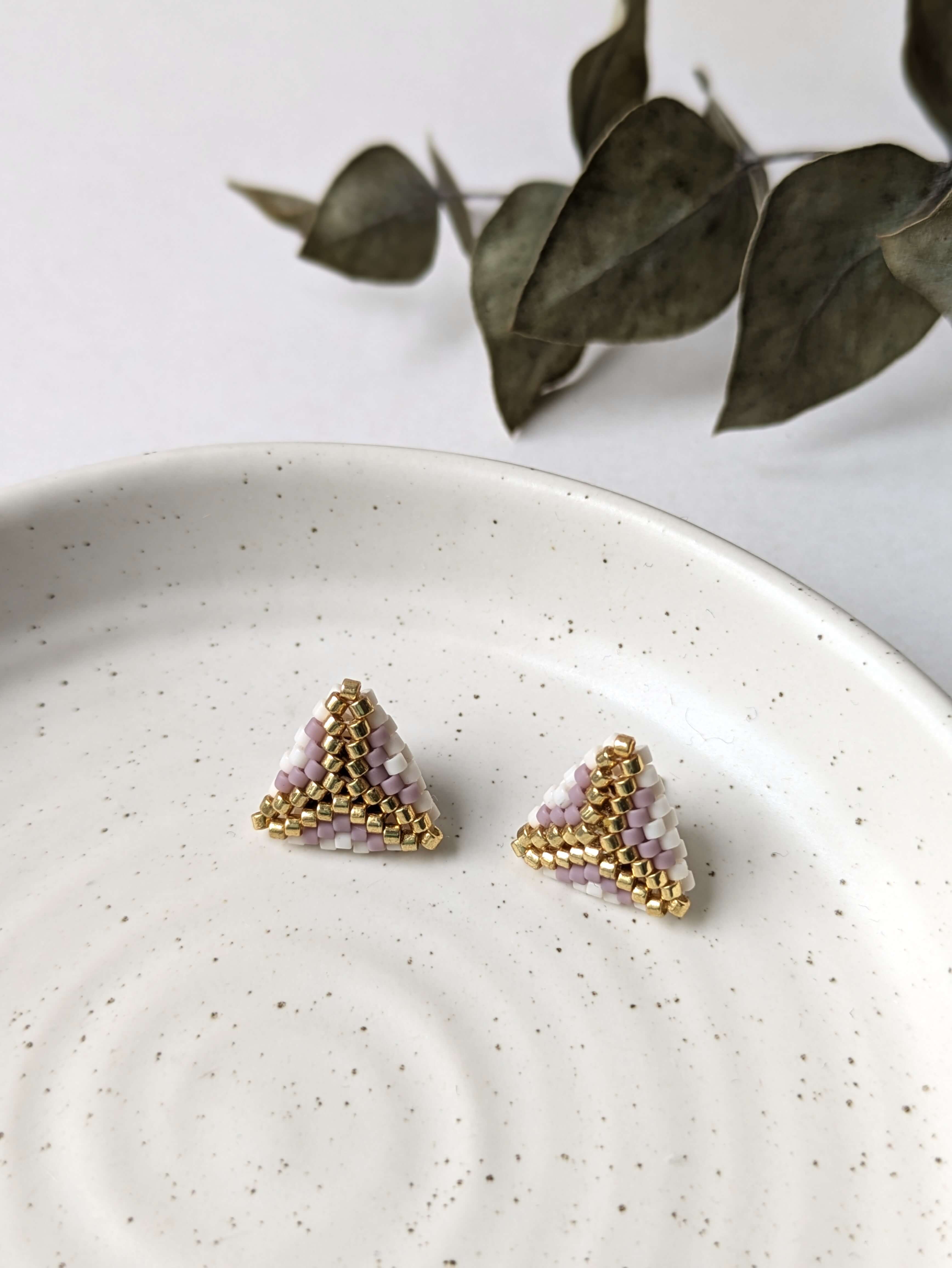 Boucles d’oreilles géométriques bohèmes en perles japonaises, design minimaliste tissé à la main